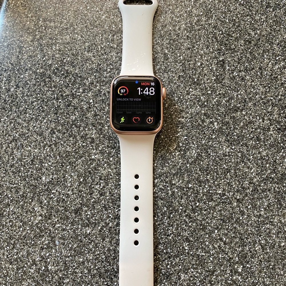 SE Apple Watch women’s great condition